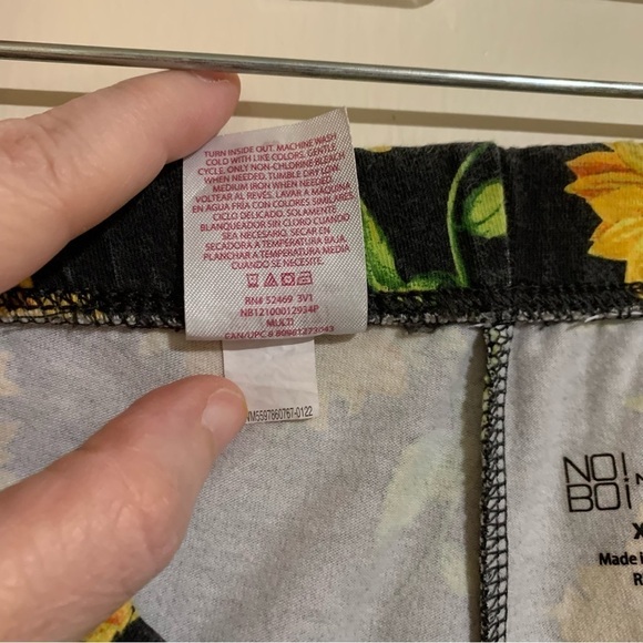 No Boundaries Sunflower Design Ankle Leggings. Size XL (15-17) - Picture 5 of 9